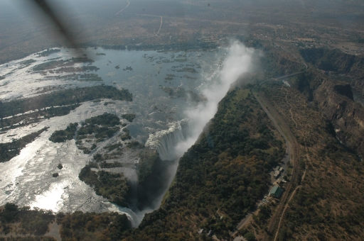Falls from the air 